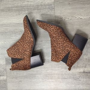 Melrose Ave Cheetah Print Boots